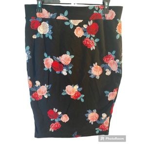 Torrid Black‎ Floral Pencil Pull-On Skirt Size 0
